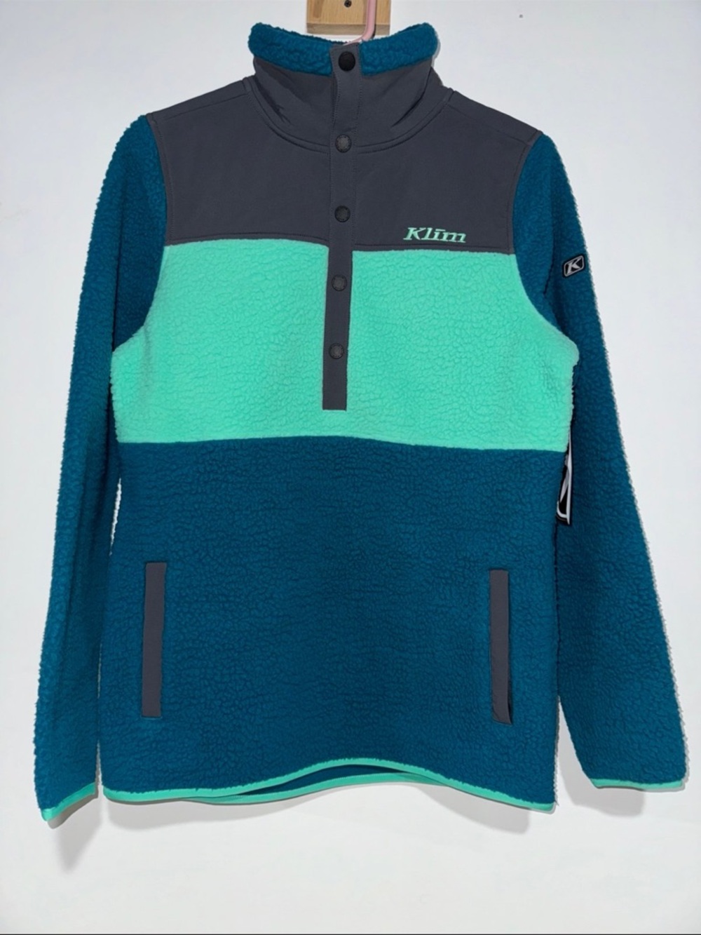 New Klim Snowmobile Brand Women’s Teal & Mint Sherpa Pullover Sweater Large